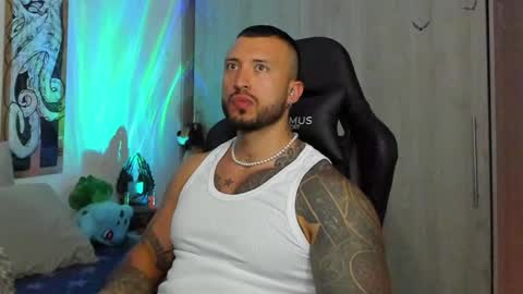 Snapshot of dave_max93 chatting on March 10, 5:39 pm DAVE MAX online show from March 10, 5:39 pm