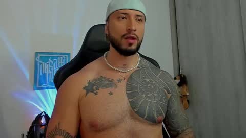 Snapshot of dave_max93 chatting on October 3, 5:21 pm DAVE MAX online show from October 3, 5:21 pm