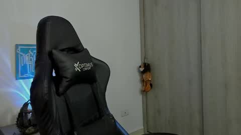 Snapshot of dave_max93 chatting on October 4, 5:55 pm DAVE MAX online show from October 4, 5:55 pm