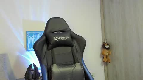 Snapshot of dave_max93 chatting on October 7, 3:31 pm DAVE MAX online show from October 7, 3:31 pm