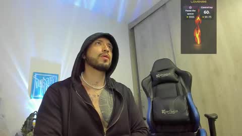 Snapshot of dave_max93 chatting on October 12, 2:32 am DAVE MAX online show from October 12, 2:32 am