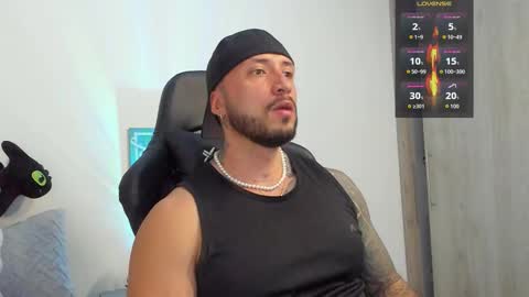 Snapshot of dave_max93 chatting on October 15, 2:01 am DAVE MAX online show from October 15, 2:01 am