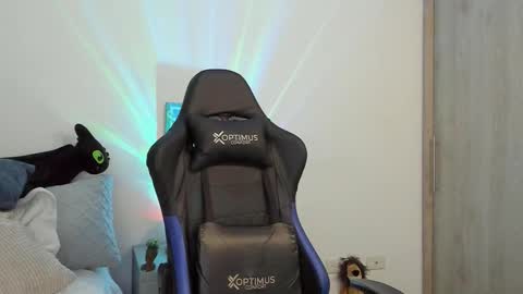 Snapshot of dave_max93 chatting on October 26, 2:28 am DAVE MAX online show from October 26, 2:28 am