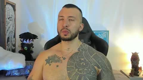 Snapshot of dave_max93 chatting on November 4, 11:04 pm DAVE MAX online show from November 4, 11:04 pm