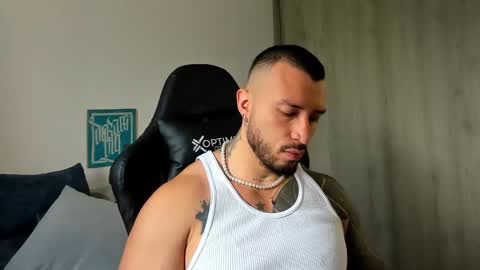 Snapshot of dave_max93 chatting on November 9, 3:10 pm DAVE MAX online show from November 9, 3:10 pm