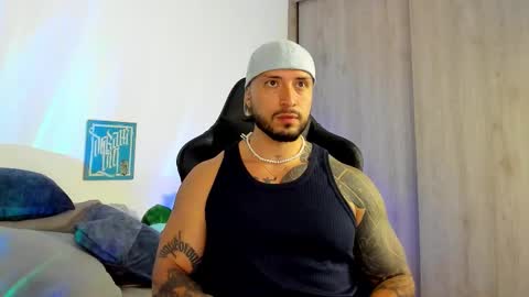 Snapshot of dave_max93 chatting on November 11, 3:28 am DAVE MAX online show from November 11, 3:28 am