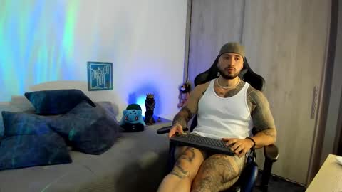 Snapshot of dave_max93 chatting on November 12, 3:45 pm DAVE MAX online show from November 12, 3:45 pm