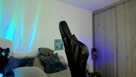 Snapshot of dave_max93 chatting on November 21, 10:03 am DAVE MAX online show from November 21, 10:03 am