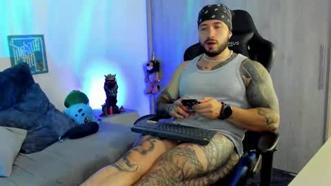 Snapshot of dave_max93 chatting on November 25, 2:33 am DAVE MAX online show from November 25, 2:33 am