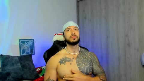 Snapshot of dave_max93 chatting on December 1, 10:31 am DAVE MAX online show from December 1, 10:31 am