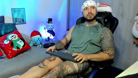 Snapshot of dave_max93 chatting on December 2, 2:28 am DAVE MAX online show from December 2, 2:28 am