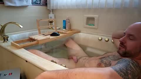 Snapshot of davecomplet chatting on December 16, 1:27 pm Dave online show from December 16, 1:27 pm