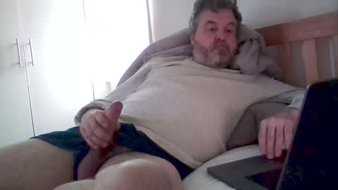 Snapshot of davenotts27179 chatting on February 28, 8:26 am Dave notts online show from February 28, 8:26 am