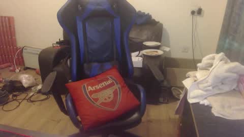 Snapshot of daver281197 chatting on December 14, 4:40 am dave online show from December 14, 4:40 am