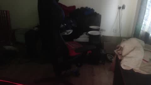 Snapshot of daver281197 chatting on December 16, 9:03 am dave online show from December 16, 9:03 am