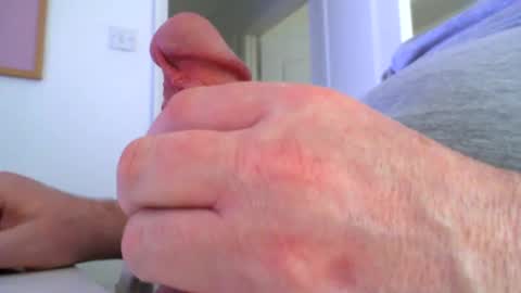 Snapshot of davesu12345 chatting on February 24, 8:17 am davesu12345 online show from February 24, 8:17 am