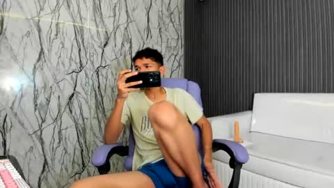 Snapshot of davexxx_ chatting on June 25, 5:12 am Dave online show from June 25, 5:12 am