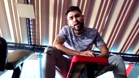 Snapshot of davgostoso chatting on February 27, 4:21 pm Dave y Salvatore online show from February 27, 4:21 pm