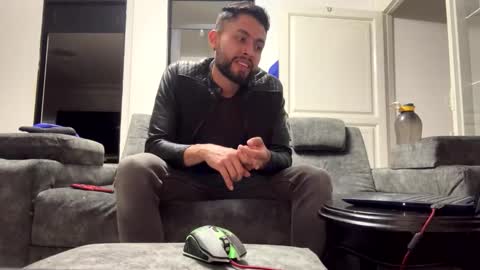 Snapshot of davgostoso chatting on February 28, 2:53 am Dave y Salvatore online show from February 28, 2:53 am