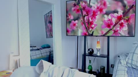 Hey im David that loves to explore and speak their fantasies. Very open talktative and nice. Feel free to chat with me online show from May 2, 12:43 pm