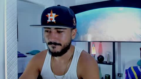 Snapshot of david_johnson372 chatting on May 17, 12:08 am Hey im David that loves to explore and speak their fantasies. Very open talktative and nice. Feel free to chat with me online show from May 17, 12:08 am