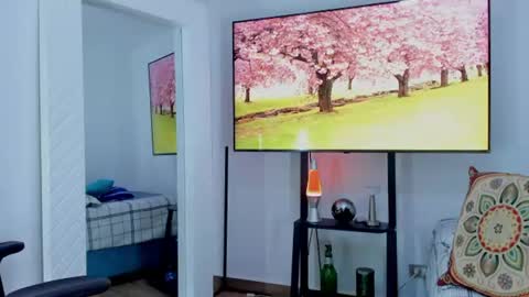 Snapshot of david_johnson372 chatting on June 17, 10:39 am Hey im David that loves to explore and speak their fantasies. Very open talktative and nice. Feel free to chat with me online show from June 17, 10:39 am