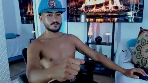 Snapshot of david_johnson372 chatting on June 24, 11:04 pm Hey im David that loves to explore and speak their fantasies. Very open talktative and nice. Feel free to chat with me online show from June 24, 11:04 pm