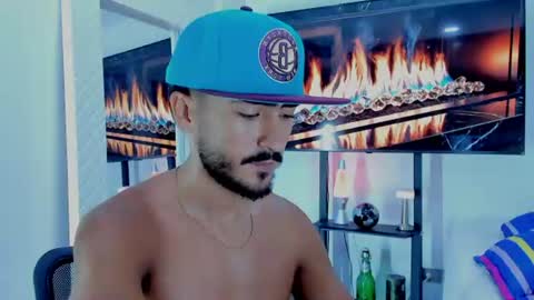 Snapshot of david_johnson372 chatting on July 22, 11:40 pm Hey im David that loves to explore and speak their fantasies. Very open talktative and nice. Feel free to chat with me online show from July 22, 11:40 pm