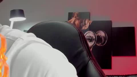 Snapshot of david_jons7 chatting on January 25, 12:27 am David Jons online show from January 25, 12:27 am