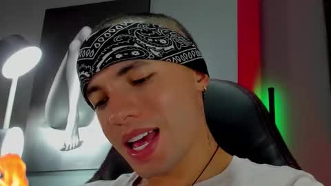 Snapshot of david_jons7 chatting on September 19, 12:02 am David Jons online show from September 19, 12:02 am