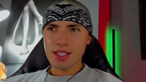 Snapshot of david_jons7 chatting on September 29, 11:42 pm David Jons online show from September 29, 11:42 pm