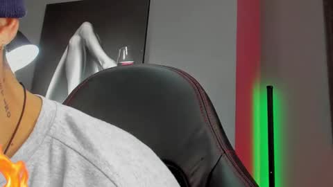 Snapshot of david_jons7 chatting on October 2, 12:01 pm David Jons online show from October 2, 12:01 pm