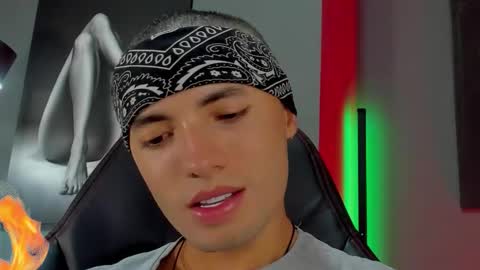 Snapshot of david_jons7 chatting on October 22, 12:22 am David Jons online show from October 22, 12:22 am