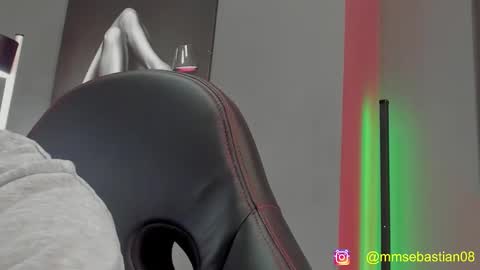 Snapshot of david_jons7 chatting on November 22, 1:54 pm David Jons online show from November 22, 1:54 pm