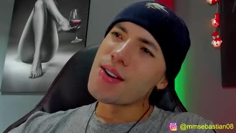 Snapshot of david_jons7 chatting on December 4, 11:30 am David Jons online show from December 4, 11:30 am