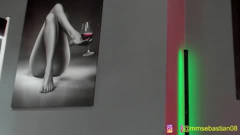 Snapshot of david_jons7 chatting on December 15, 1:04 pm David Jons online show from December 15, 1:04 pm