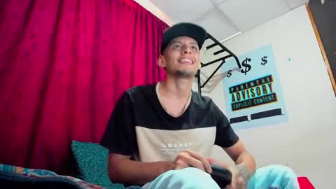 Snapshot of david_latin666_ chatting on October 2, 7:21 pm David online show from October 2, 7:21 pm