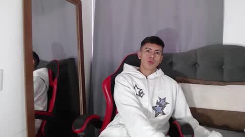 Snapshot of david_savage_ chatting on December 20, 2:13 pm david online show from December 20, 2:13 pm