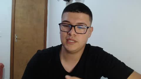 Snapshot of david_smit_ chatting on May 16, 2:19 am david smit online show from May 16, 2:19 am