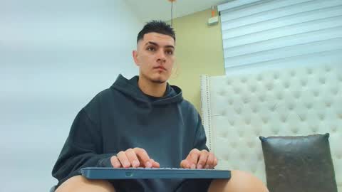 david_victoriaa online show from February 21, 1:01 pm