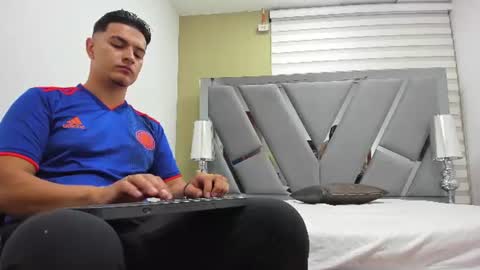david_victoriaa online show from June 12, 1:10 pm