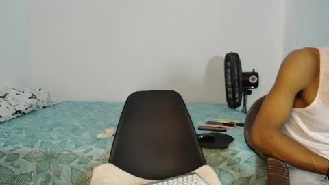 Snapshot of davidberrocal chatting on June 15, 11:51 pm DavidSexxx777 online show from June 15, 11:51 pm