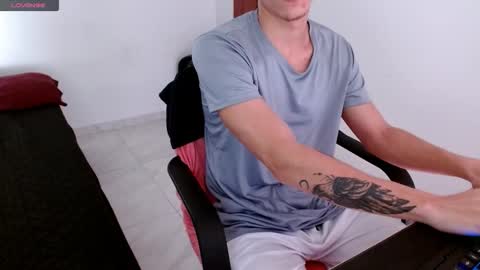 Snapshot of davidsalazar33 chatting on September 13, 5:35 pm davidsalazar33 online show from September 13, 5:35 pm