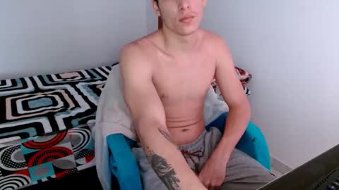 Snapshot of davidsalazar33 chatting on October 19, 1:56 pm davidsalazar33 online show from October 19, 1:56 pm