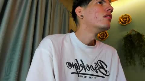 Snapshot of daviid_huge chatting on September 23, 8:28 am daviid_huge online show from September 23, 8:28 am