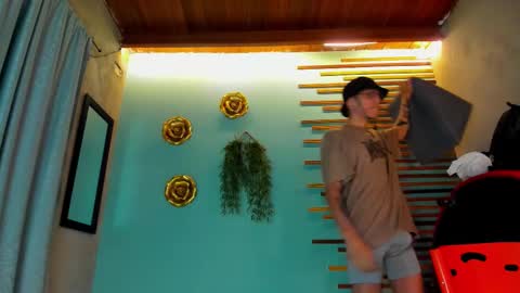 Snapshot of daviid_huge chatting on October 11, 1:42 pm daviid_huge online show from October 11, 1:42 pm