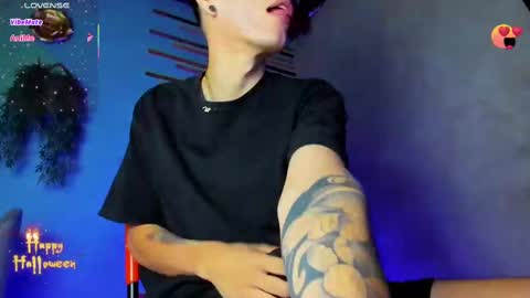 Snapshot of daviid_huge chatting on October 23, 1:32 pm daviid_huge online show from October 23, 1:32 pm