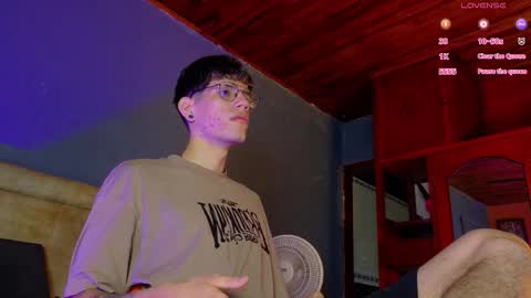 Snapshot of daviid_huge chatting on November 11, 1:22 pm daviid_huge online show from November 11, 1:22 pm