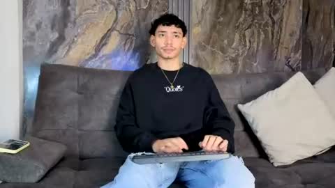 Snapshot of daviid_laid_ chatting on August 6, 2:30 pm David online show from August 6, 2:30 pm