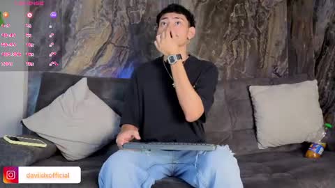 Snapshot of daviid_laid_ chatting on August 7, 1:13 pm David online show from August 7, 1:13 pm